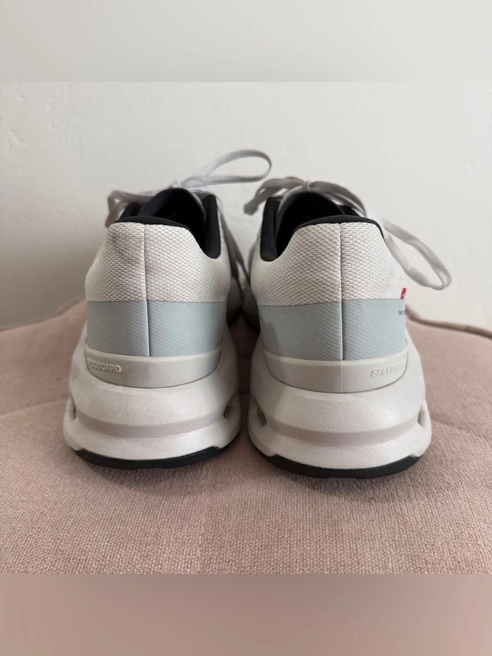 On Running Cloudpulse Shoes in Wolf / Black Size 11 Mens